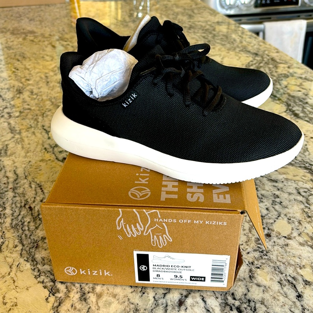 NWB Men’s Kizik Madrid Eco-knit shoes size 8 wide. Color black